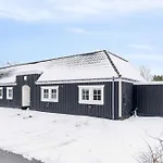 Bright And Spacious Near