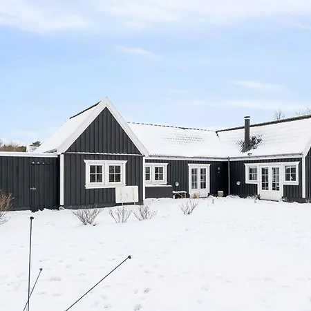 Bright And Spacious Near Vejby