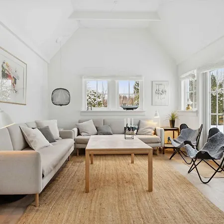 Σπίτι διακοπών Bright And Spacious Near