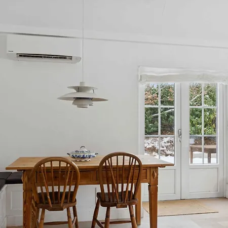 Bright And Spacious Near Vejby