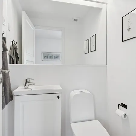 Bright And Spacious Near