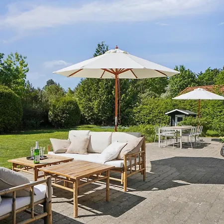 Bright And Spacious Near Feriehus Vejby