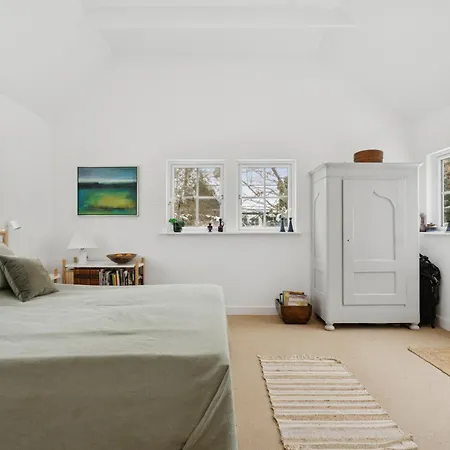 Bright And Spacious Near *