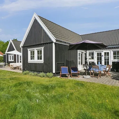 Feriehus Bright And Spacious Near *